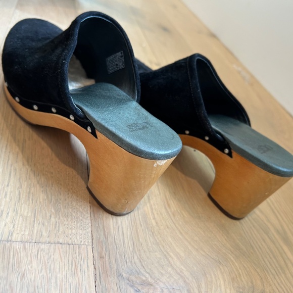 UGG WOMENS CLOGS BLACK SUEDE SIZE 8 - Picture 8 of 9